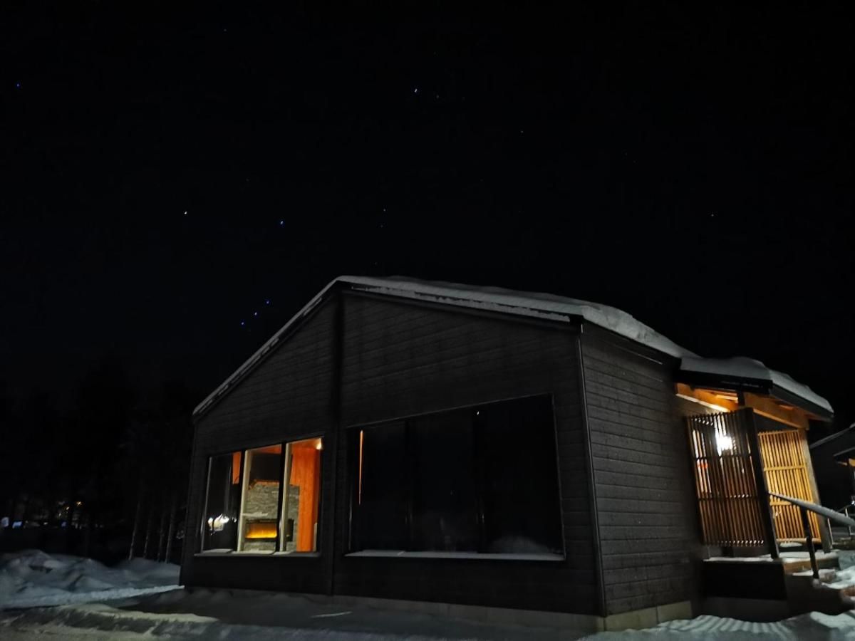 Отель Wilderness Hotel Inari & Igloos Инари